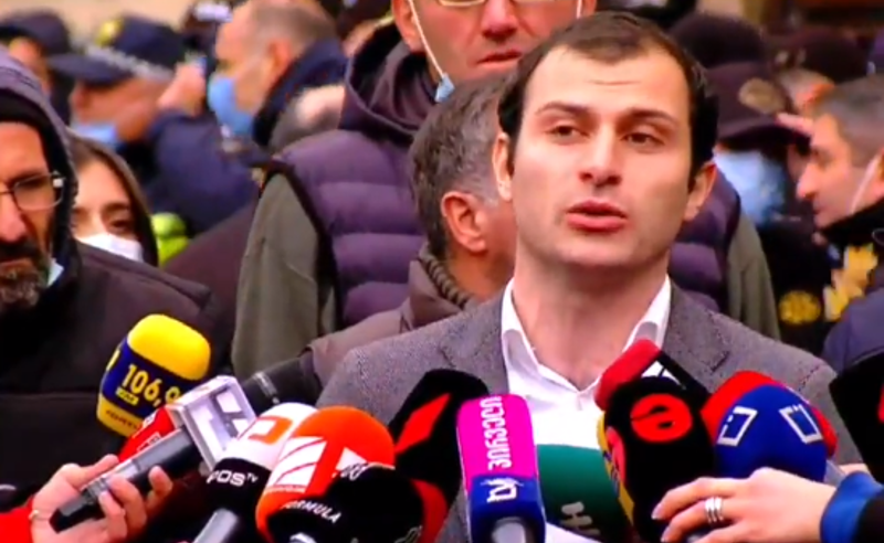 ელოდებიან მდგომარეობის დამძიმებას, რომ სააკაშვილმა თავად ვეღარ შეძლოს გადაადგილება - ბასილაია 