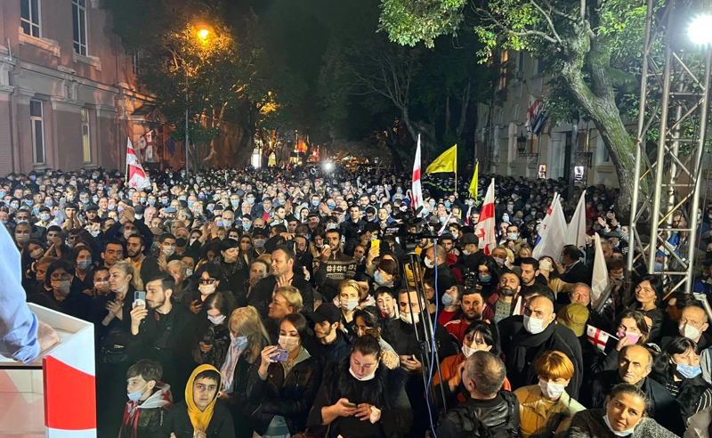 ოპოზიციის უწყვეტი პროტესტი გრძელდება - 15:00 საათიდან საავტომობილო მოძრაობა თბილისის ორივე სანაპიროზე გადაიკეტება