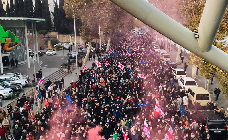 თავისუფლების ჯაჭვი სააკაშვილისთვის! - ფართომასშტაბიანი აქცია "ვარდების რევოლუციის" წლისთავზე