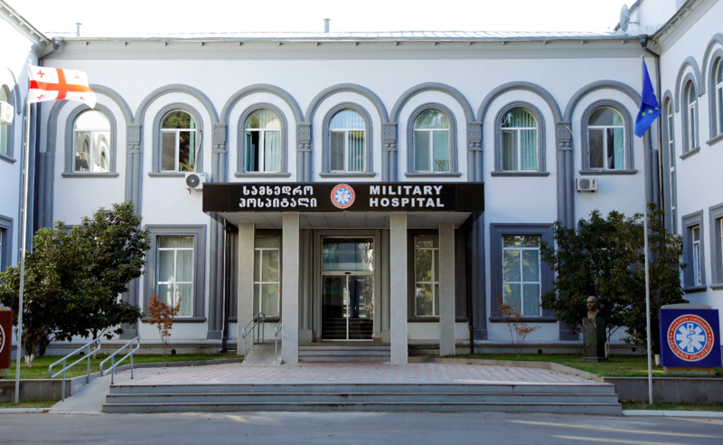 სააკაშვილის ჯანმრთელობის მდგომარეობა - მესამე პრეზიდენტთან ექიმები შევიდნენ