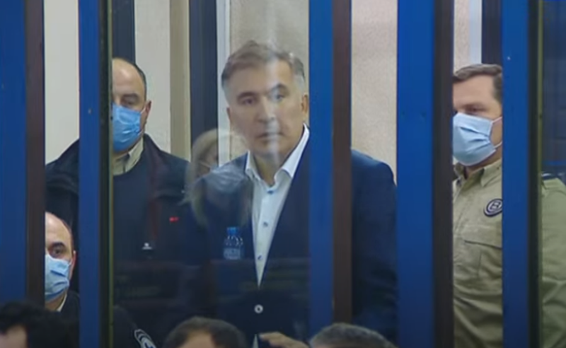უკრაინის მოქალაქე ვარ, თარჯიმანი უნდა მოგეყვანათ - სააკაშვილმა სასამართლოს უკრაინულად მიმართა 