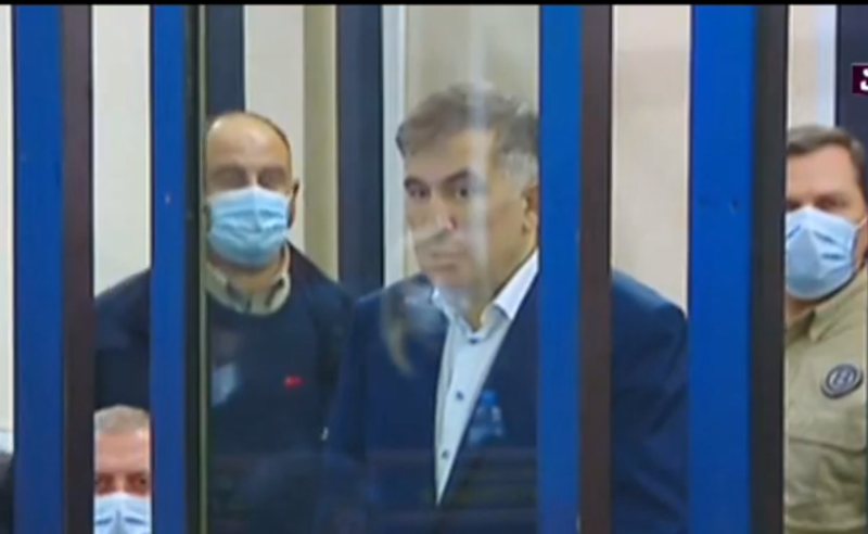 ცემა-ტყეპითა და გინებით ამიყვანეს, შემომახიეს ტანსაცმელი - სააკაშვილი გლდანის ციხის ეპიზოდს დეტალურად აღწერს