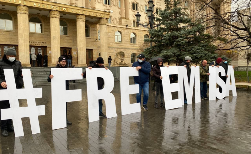 #FREEMISHA - აქცია პერფორმანსი საქალაქო სასამართლოსთან