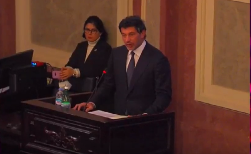 დაჯექი ირაკლი, ორიანი, საკრებულოს ჯამბაზი გახდი! - დაპირისპირება კალაძესა და ,,ენმ"-ს წევრს შორის