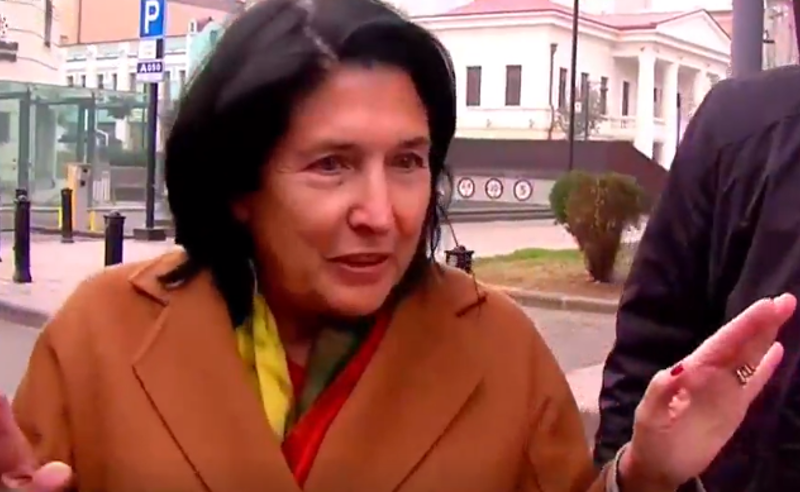 "გომბორა, შენ უთხარი" - ზურაბიშვილი სააკაშვილის შეწყალებაზე დუმს