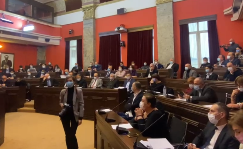 სადამსჯელო ღონისძიება მედიის წინააღმდეგ - მთავრობა კანონის მიღებას ჩქარობს 