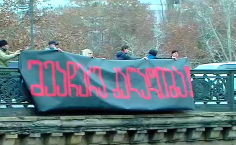 "შეაჩერე სიღარიბე, ძალადობა, ოკუპაცია" - სტენსილები დედაქალაქში