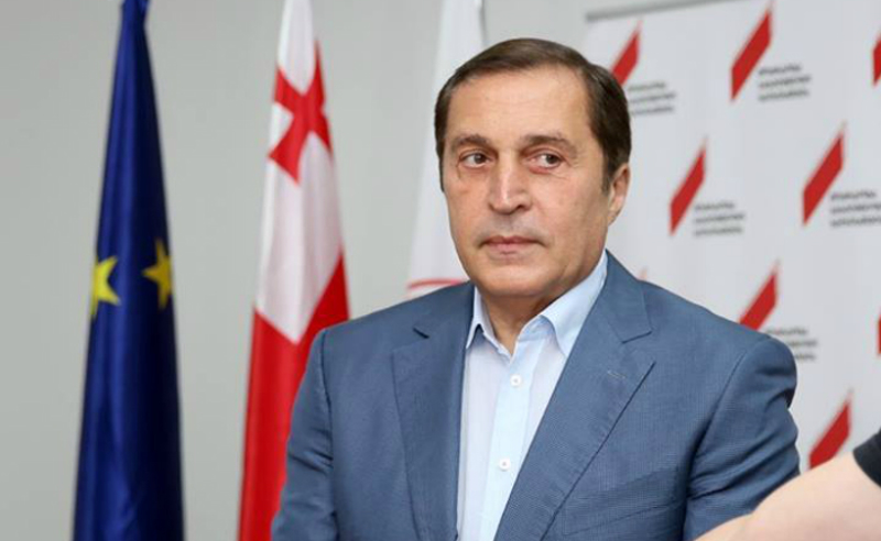 ხალხი უნდა გამოვიდეს და მიულოცოს მესამე პრეზიდენტს დაბადების დღე - პაატა ბურჭულაძე
