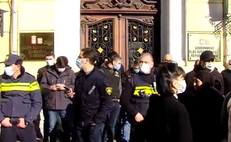 გასამართლებული მოჭიდავები - აჭარის მთავრობასთან საპროტესტო აქცია იმართება