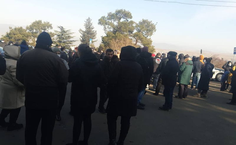 თემქაზე მცხოვრები დევნილი მოსახლეობა აქციას მართავს