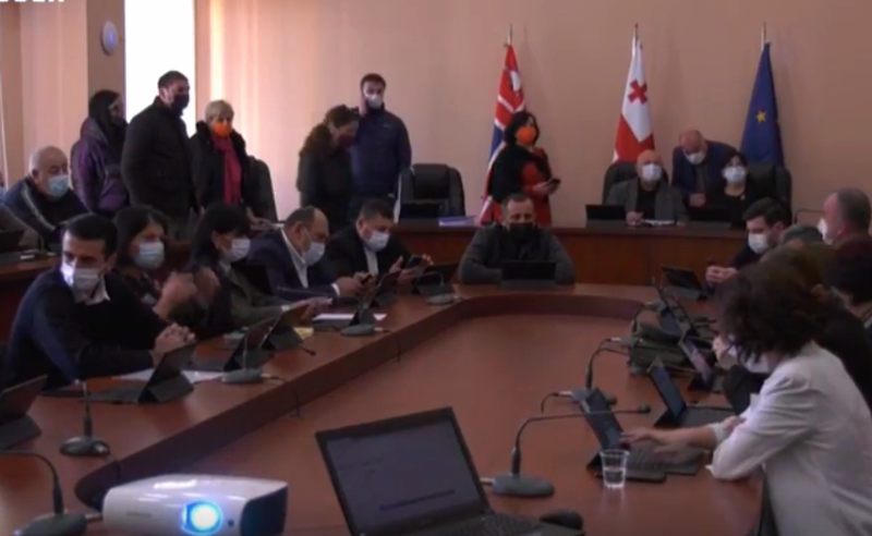გორის საკრებულოს თანამშრომლებს ხელფასები კიდევ გაეზარდათ