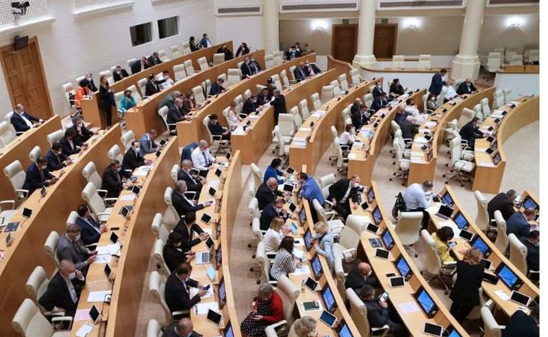 მიიღებს თუ არა პარლამენტი უკრაინის მხარდამჭერ რეზოლუციას - კონსულტაციები ოპოზიციასთან 