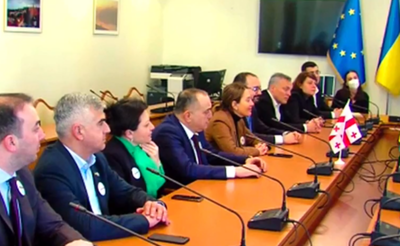 "სამწუხაროა, რომ რადაში საქართველოს დროშა არ გამოჩნდა" - რა უთხრეს ოპოზიციას რადაში