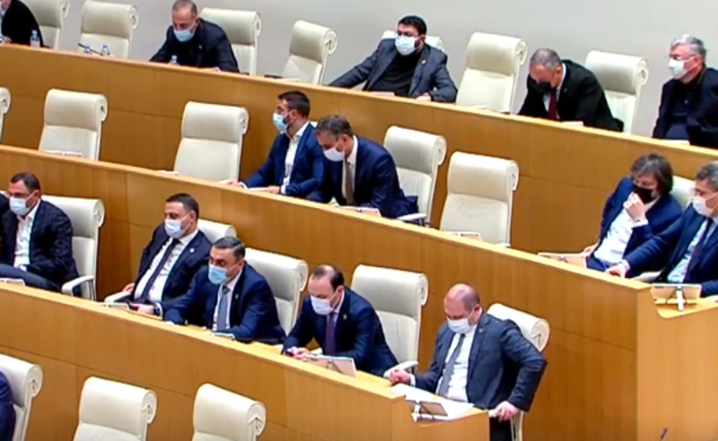 ჯაფარიძე, ხოშტარია, ნათელაშვილი - პარლამენტი ოპოზიციონერი დეპუტატების უფლებამოსილების შეწყვეტაზე დღეს იმსჯელებს