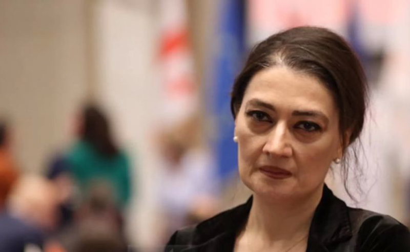 საკაშვილის პროცესზე ისევ ხმაურია - მოსამართლემ თაკო ჩარკვიანი დარბაზიდან გააძევა