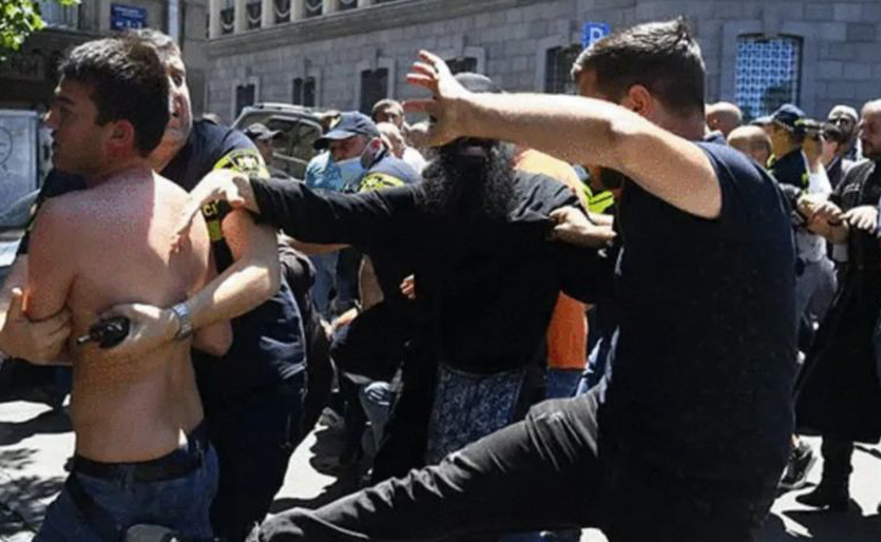 ჟურნალისტებზე ძალადობის საქმე  -  სასამართლოში დაზარალებულებს უსმენენ