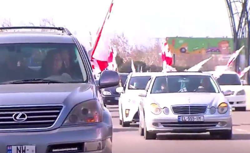 მესამე პრეზიდენტის გათავისუფლების მოთხოვნით რუსთავის ციხესთან აქცია იმართება
