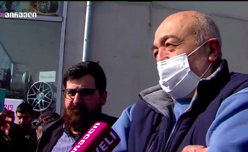 "მერე გაგლახავენ და გაგიტეხავენ ცხვირს" - რადიკალები აშშ-ს საელჩოსთან ჟურნალისტს დაუპირისპირდნენ