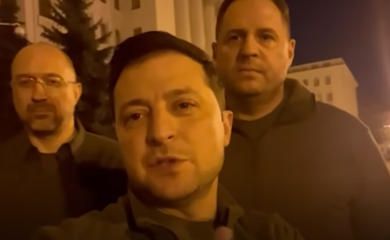 "მე აქ ვარ, არანაირ იარაღს არ დავყრით, სამშობლოს ბოლომდე დავიცავთ" - ვოლოდიმირ ზელენსკი