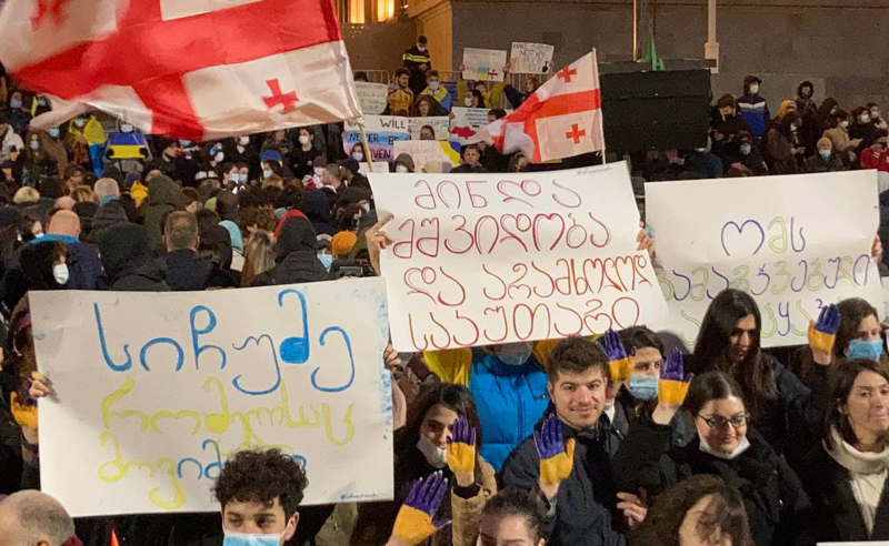 სოლიდარობა უკრაინას - დედაქალაქის მთავარი გამზირი გადაკეტილია 