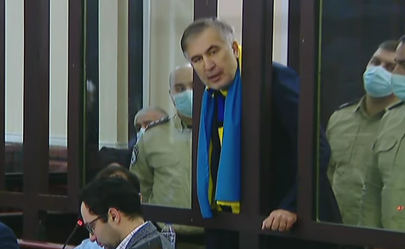 მინდა ვუთხრა ამ იდიოტებს - მიხეილ სააკაშვილის სასამართლო დაიწყო