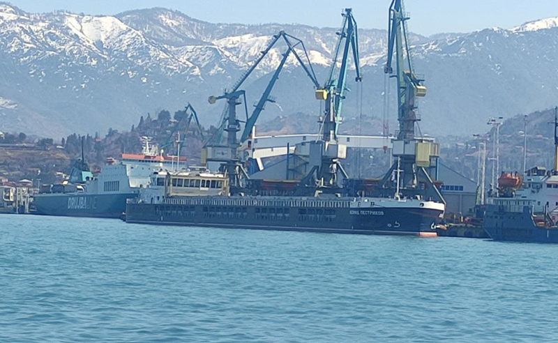 ბათუმის ნავსადგურში რუსული გემი შემოვიდა