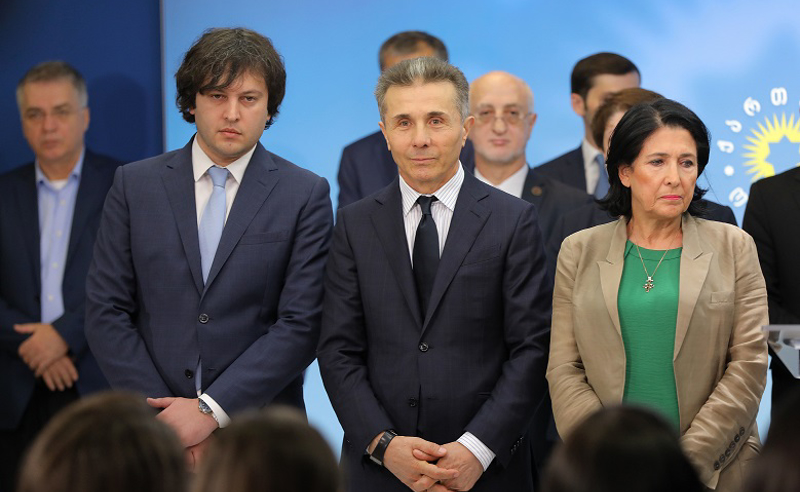 ღია ომი  პრეზიდენტის წინააღმდეგ - ღარიბაშვილ-კობახიძის გუნდი ზურაბიშვილის წინააღმდეგ საკონსტიტუციოში დავას იწყებს