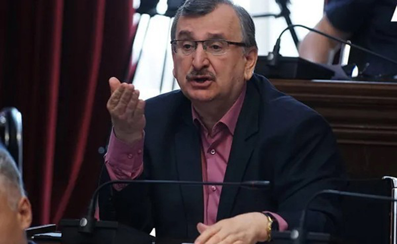 "რატომ არ ახსენებთ რუსეთს,  ლოცვები გავაძლიეროთო, რომ ამბობს პრემიერი, რომელი მღვდელი ეს გვყავს?"-  გოციროძე გომელაურს