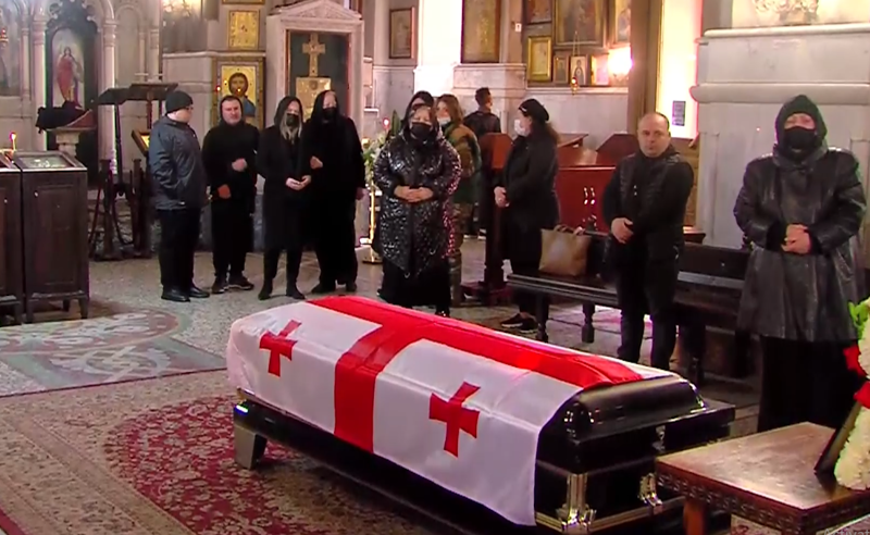 ქაშვეთის ეკლესიაში უკრაინაში დაღუპული მებრძოლის დავით გობეჯიშვილის სამოქალაქო პანაშვიდი მიმდინარეობს