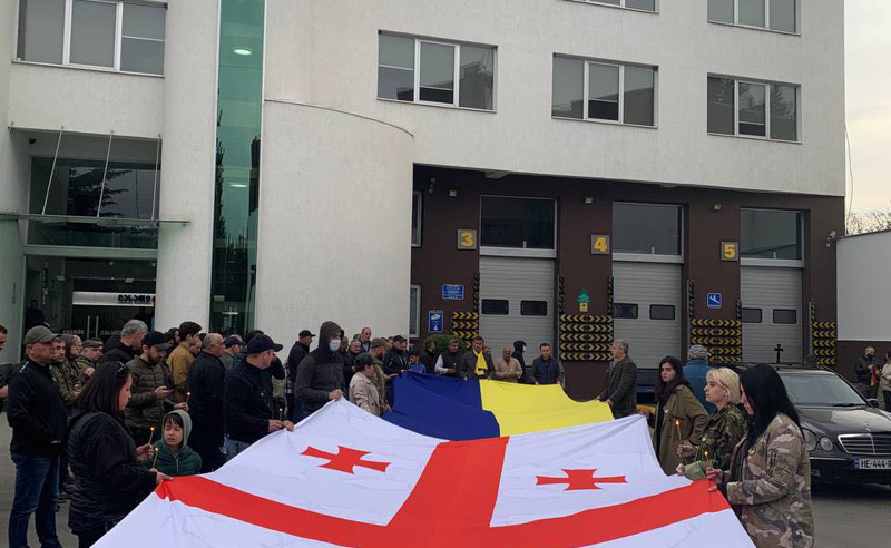 უკრაინაში გმირულად დაღუპული ქართველი მებრძოლი არკადი კასრაძე საქართველოში ჩამოასვენეს