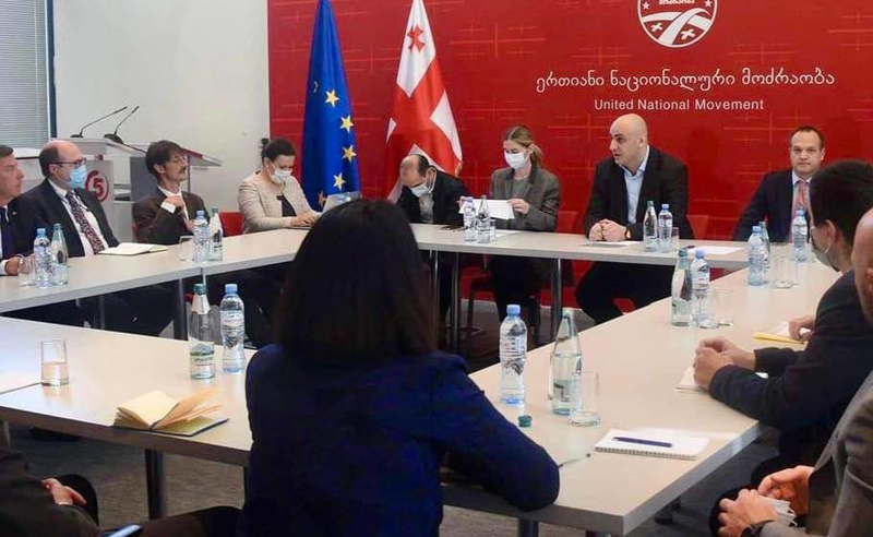 სააკაშვილის ჯანმრთელობის მდგომარეობა - ნაციონალური მოძრაობა დიპლომატიურ კორპუსს ხვდება