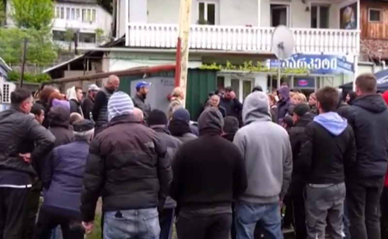 "ბორჯომის" თანამშრომლების პროტესტი გრძელდება - რას ითხოვენ დასაქმებულები