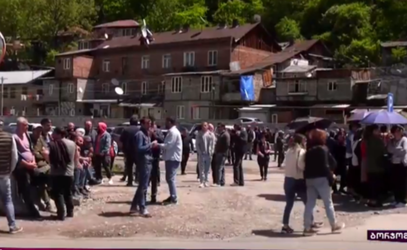 ,,ბორჯომის" თანამშრომლები აქციისთვის ემზადებიან
