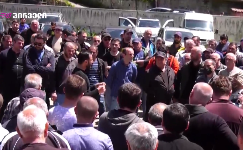 კომპანია ბორჯომის ხელმძღვანელობა გაფიცული მუშების ნაცვლად ადმინისტრაციას შეხვდა