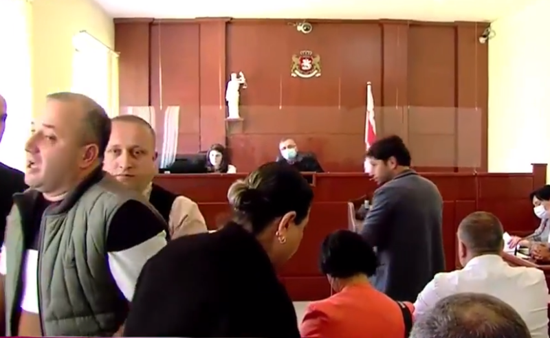 ხმაური და დაპირისპირება ბათუმის საქალაქო სასამართლოში