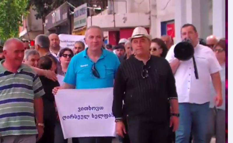 ხელფასის 100%-იანი მატება და ნორმალური სამუშაო პირობები -  სასწრაფო დახმარების გაფიცული ექიმების მოთხოვნა უცვლელია