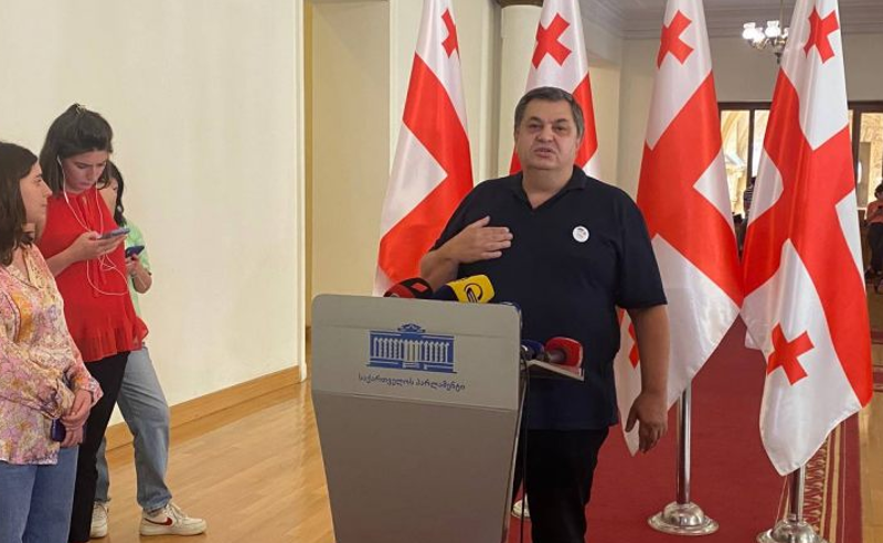 ბერძენიშვილი კობახიძეს დებატებში იწვევს - რესპუბლიკური პარტიის ლიდერი პარლამენტში მივიდა