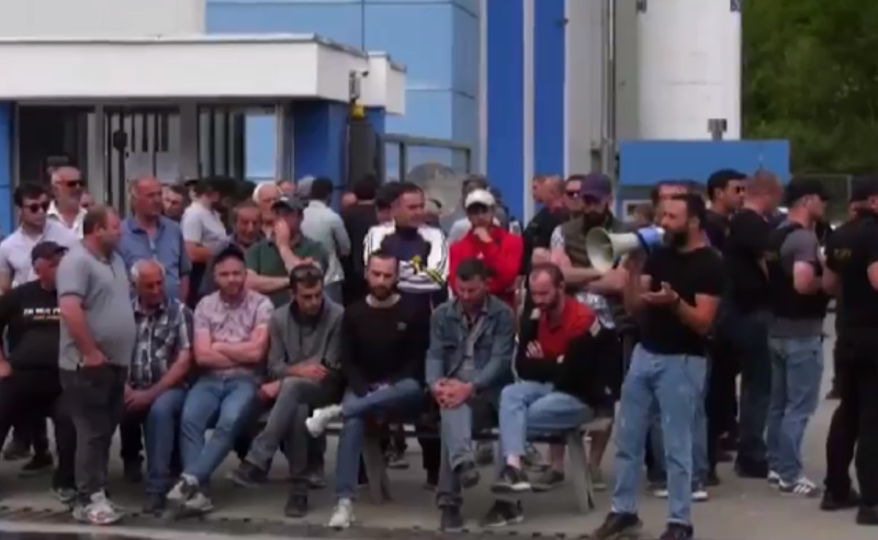 პიკეტერებული  "ბორჯომის" ქარხანა - საწარმოსთან უწყვეტი პროტესტი  გრძელდება