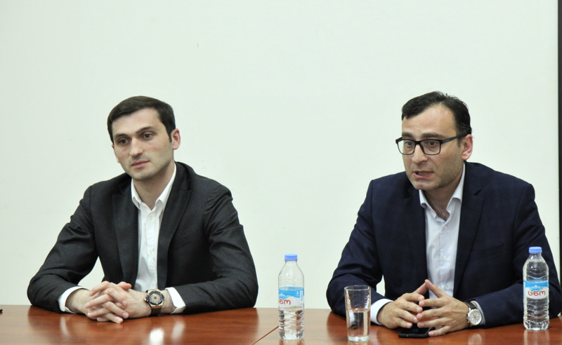 რის გადაღუნვას ცდილობდა თორნიკე რიჟვაძე და რა ედო მაგიდაზე? - ტიტე აროშიძის კომენტარი