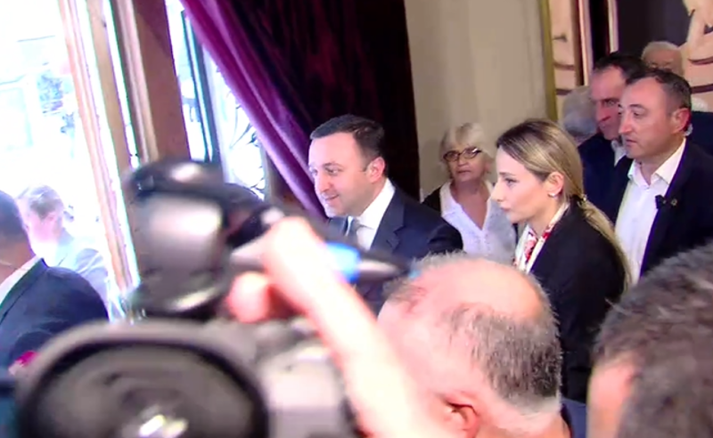 ევროპარლამენტი: „ვითხოვთ ივანიშვილისთვის პერსონალურ სანქციებს“ - პრემიერი გარბის