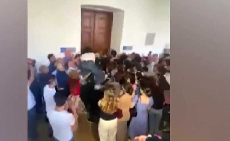 დაშავებულია 5 თანამშრომელი - ხელჩართული ჩხუბი თბილისის სახელმწიფო უნივერსიტეტში  