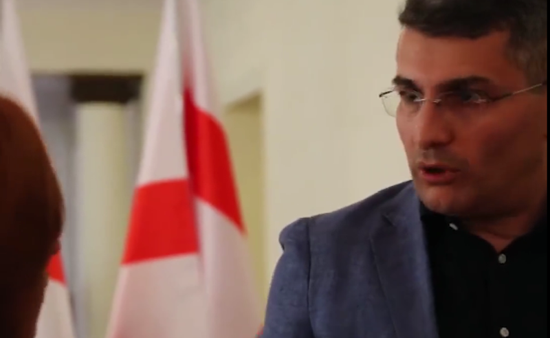 "თვალებგადმოყრილი ხარ" - მამუკა მდინარაძის სახე (ვიდეო)