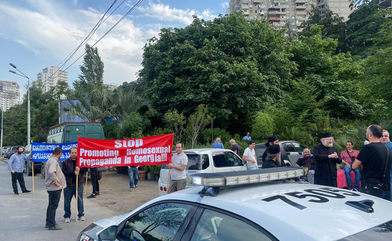 ,,თბილისი პრაიდის" კვირეული გაიხსნა - კლუბ ,,ხიდთან" პოლიციის მობილიზებაა