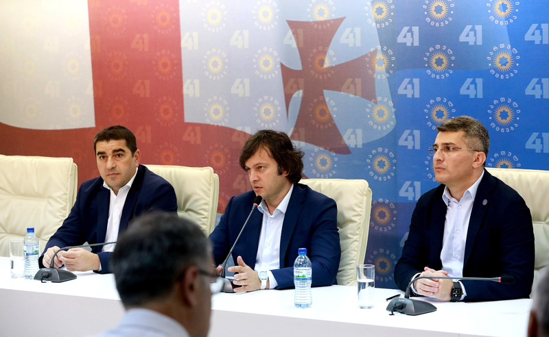"ოცნების" ოფისში პოლიტსაბჭოს სხდომა მიმდინარეობს