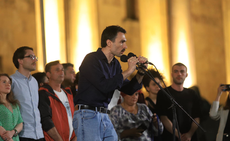 აქციის მონაწილეები პარლამენტთან მთელი ღამის განმავლობაში დარჩებიან, მოძრაობის გეგმის ერთი ნაწილი ნახევარ საათში დაიდება