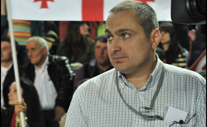 თენგო გოგოტიშვილი ამბობს, რომ პატრულის ოფიცრები მასზე ვიდეოთვალთვალს ახორციელებენ