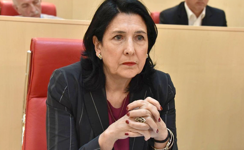საგარეო საქმეთა მინისტრის გარდა არავინ მელაპარაკება - ღარიბაშვილის გუნდი პრეზიდენტს გაებუტა