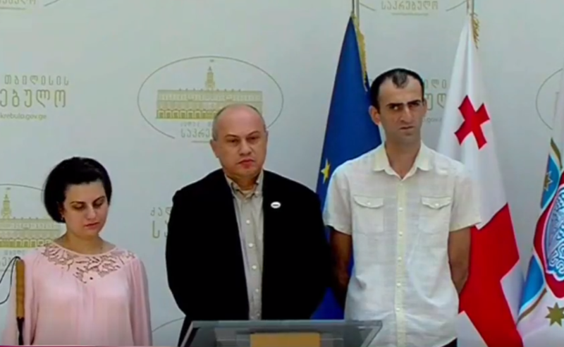 პროტესტის 24 დღე - უსინათლოთა კავშირის წევრები დღეს თბილისის საკრებულოში მივიდნენ 