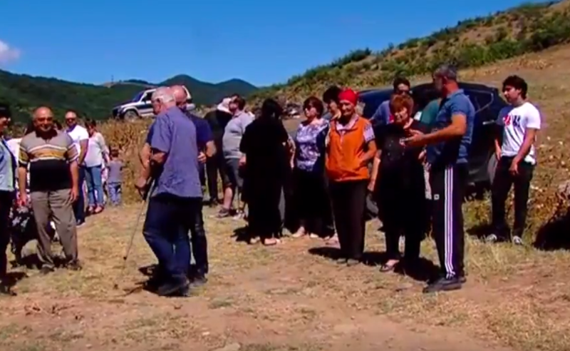 ვეძისში 4 სოფლის მოსახლეობა ქუჩაში გამოვიდა - ადგილობრივები გზის რეაბილიტაციას ითხოვენ