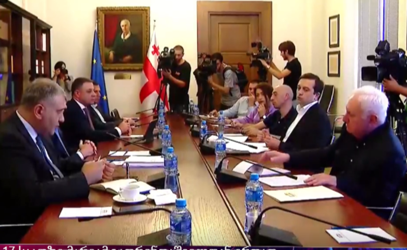 ევროკავშირის 12 პუნქტიანი რეკომენდაციების შესრულება - პარლამენტში უმრავლესობის მიერ შექმნილი კომისიის მუშაობა დასრულდა